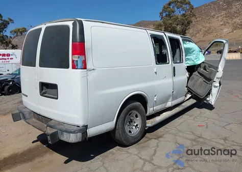 2018 Chevrolet Express 2500 Work Van z USA, uszkodzony, nr VIN 1GCWGAFG9J1906885